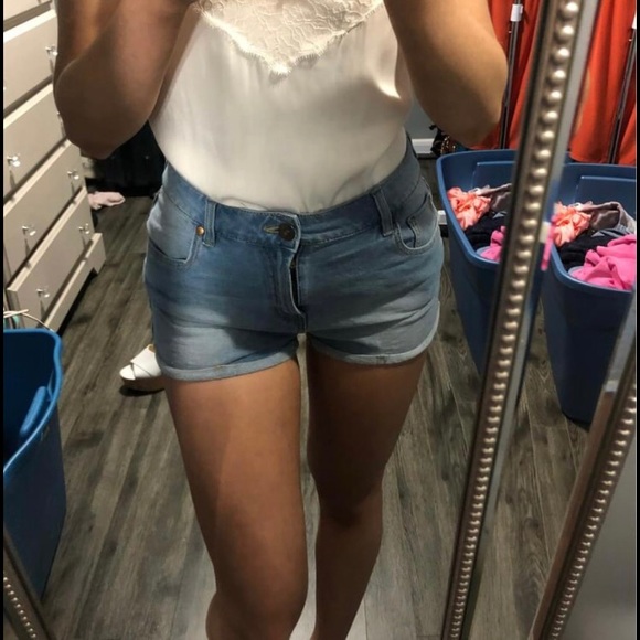 Bullhead Denim Co Mom Shorts - Picture 2 of 3